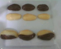 Brigadeiro preto com brigadeiro de maracujá