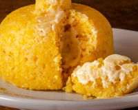 Dê adeus ao pão no café! Veja essa receita de cuscuz de frigideira RECHEADO