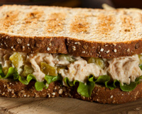 Pare de usar maionese no sanduíche de atum: um ingrediente simples deixa tudo mais cremoso e gostoso