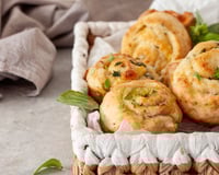 Rolinhos de queijo e alho feitos na air fryer: um lanche delicioso com queijo