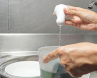 Sal no detergente: um truque genial que resolverá seu maior problema na cozinha