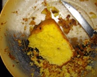 Bolo de maracujá com calda de maracujá