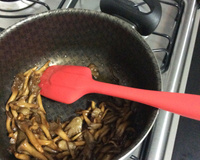 Shimeji na manteiga à brasileira