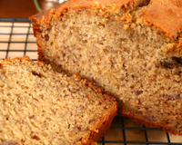 Sem açúcar e sem leite: receita de bolo de maçã, banana e aveia em 4 passos simples