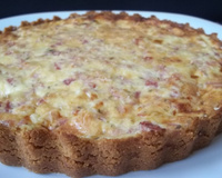 Quiche de queijo e presunto com massa de bolacha água e sal