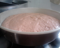 Bolo cremoso e crocante de goiaba