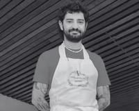 Ele morreu aos 36 anos. Era sábado. Antes, transformou o conceito de hambúrguer gourmet no país e deixou seu legado na culinária brasileira