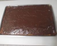 Bolo de cenoura e laranja com cobertura de chocolate