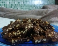 Pé-de-moleque de chocolate