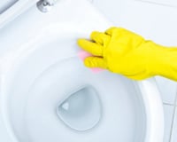 Especialistas em limpeza compartilham truque simples: remove manchas amarelas do vaso sanitário em 30 minutos