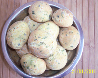 Pãezinhos de ervas e queijo ralado muito fáceis