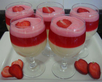 Sobremesa de gelatina com creme de leite e leite condensado do TudoGostoso: aprenda a receita deliciosa!