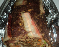 Rocambole de carne moída trançada com bacon