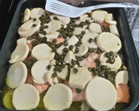 Salmão com alcaparras e palmito