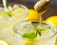 5 bebidas que, durante a noite, limpam os rins e reduzem a creatinina após os 60 anos