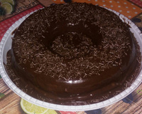 Bolo de chocolate fofinho e molhadinho