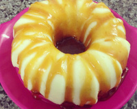 Manjar de coco com calda de morango