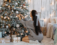 Candy color na árvore de Natal: aprenda como usar a tendência na decoração natalina da sua casa com uma profissional