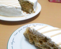 Bolo de nozes com recheio de doce de leite