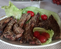 Costelinha de porco na churrasqueira