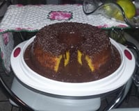 Bolo de cenoura mesclado com chocolate de liquidificador