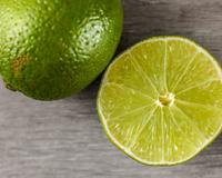 Benefícios de tomar limão de manhã: é isso que acontece com o seu corpo quando você ingere meia fruta por dia
