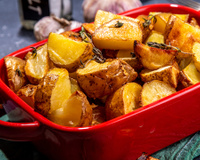 Nem precisa descascar: batata com casca assada no forno é melhor que frita e muito mais fácil de fazer!