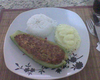 Canoa de abobrinha recheada com carne moída