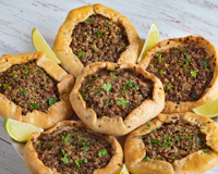 Esfiha caseira na airfryer: um lanche rápido, prático que fica pronto em minutos