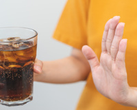 Novo estudo revela quais bebidas prejudicam o fígado mais do que as alcoólicas