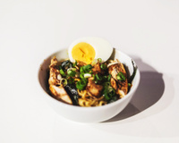 Lamen ao molho tarê com frango