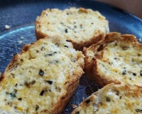 Pão de alho com queijo na fritadeira elétrica sem óleo