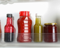 Tem algum problema em deixar o ketchup e o molho de pimenta fora da geladeira depois de aberto? Esse é um erro comum que muitas famílias cometem ao armazená-los