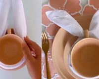 Faço todo ano no café da manhã da Páscoa: como dobrar o guardanapo em formato de orelhas de coelho, é muito fácil e um show de charme para a sua mesa