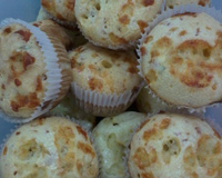 Pão de queijo de liquidificador com calabresa