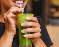 Aprenda a fazer um suco verde com proteína para ganhar massa muscular e ajudar nos treinos