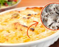 Essa é a melhor receita para fazer com peito de frango desfiado para o final de semana: rápida, fácil e muuuuito queijuda!