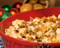 Salada de maionese natalina com batatas e bacon frito