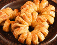 Anéis de maçã com massa folhada para o café da tarde: receita pode ser feita na airfryer ou forno e fica pronto em 15 minutos