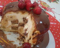 Panetone recheado com sorvete