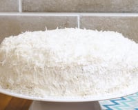 Bolo de coco com doce de leite