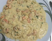 Macarrão ao molho branco com camarão