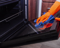 Esqueça a esponja de lavar louça! Aqui está uma maneira inteligente e fácil de limpar as grelhas do forno (remove toda a sujeira)