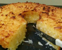 Receita de bolo de mandioca sem farinha de trigo rápida e fácil para comer enquanto toma um cafezinho