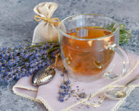 Chá relaxante e digestivo é a melhor infusão para beber antes de dormir: descubra como fazer e benefícios à saúde