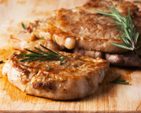 Adicione cremosidade à carne de porco e faça a bisteca na airfryer ser tão suculenta quanto a do fogão