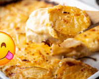 Meus filhos estão apaixonados por essas batatas recheadas douradas e borbulhantes com molho de creme caseiro fácil