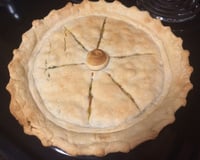 Torta de frango com creme de leite e mussarela