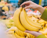 Banana prata X banana nanica: as diferenças nos benefícios e o que acontece com o corpo quando você come as duas juntas