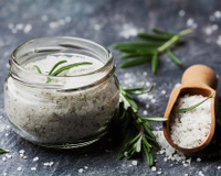 3 maneiras de substituir o sal nas receitas: confira